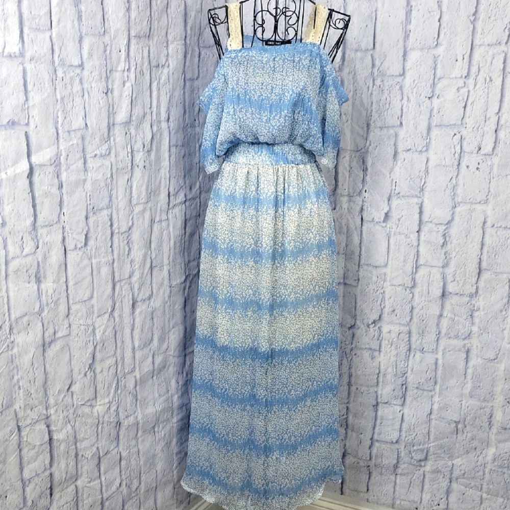 ORIGAMI Chic Blue and White Maxi Dress with Flowing Design